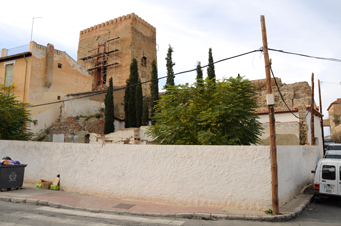 Torre puerta de la Alcazaba de Guadix en Granada