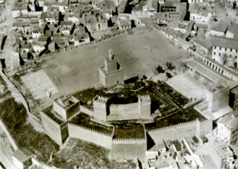 Foto aérea de la Alcazaba de Guadix en la década de 1960